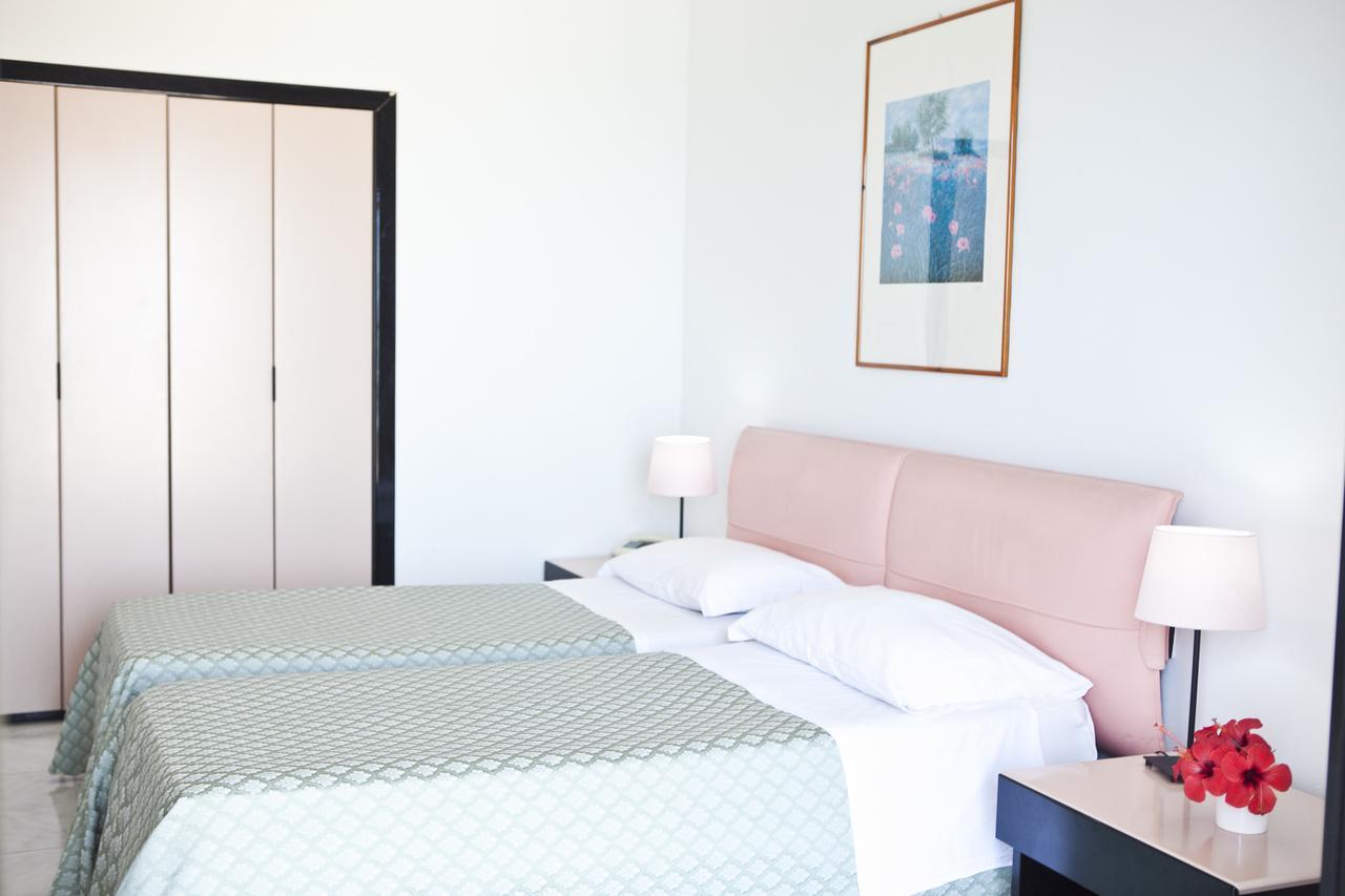 Futura Style Helios Hotel โนโต ภายนอก รูปภาพ