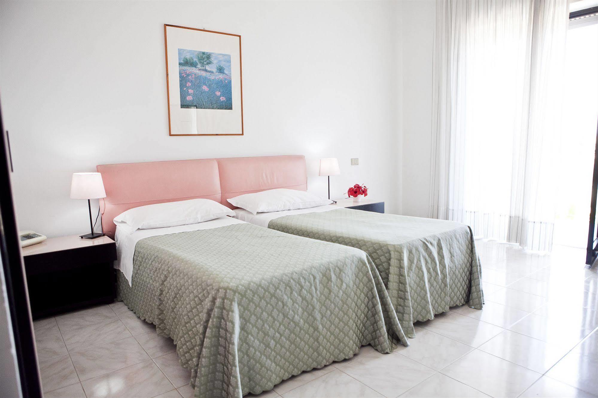 Futura Style Helios Hotel โนโต ภายนอก รูปภาพ